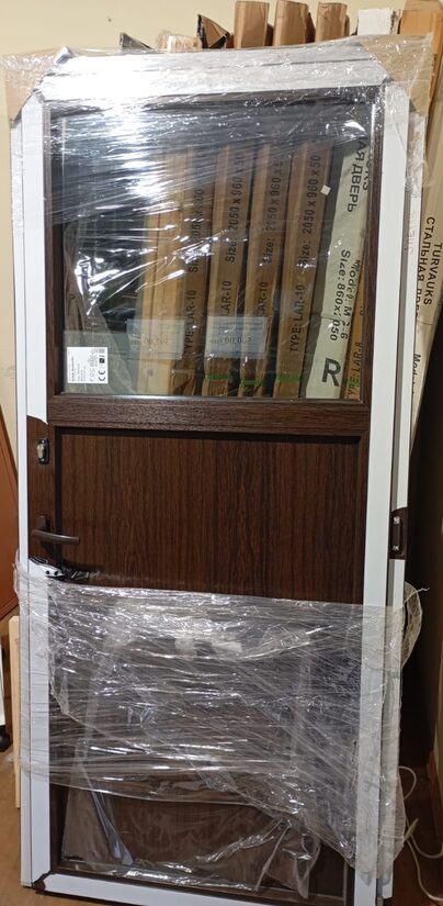 PVC durvis tumšais ozols/ balts